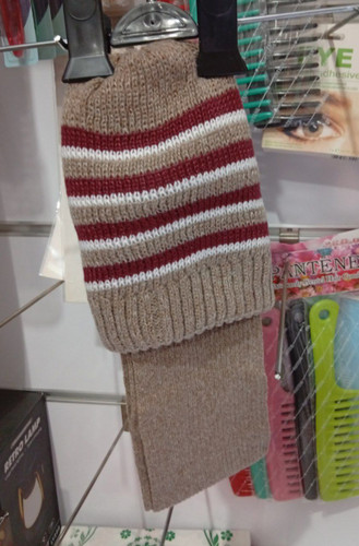 خاکستری و زرشکی